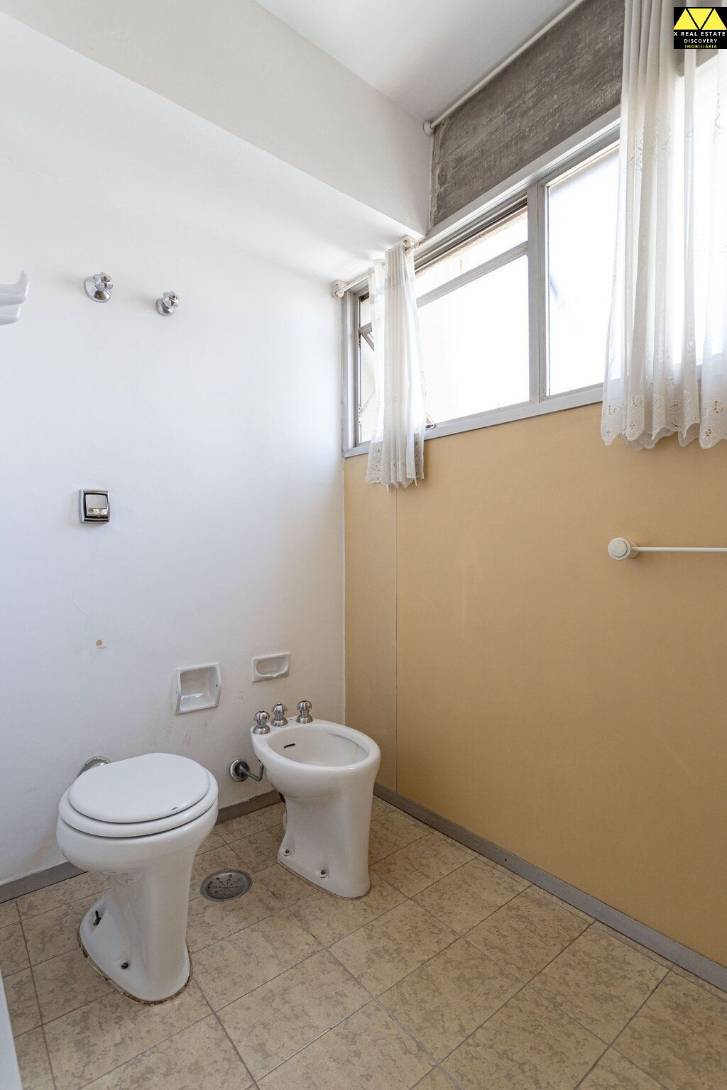 Apartamento à venda com 3 quartos, 121m² - Foto 2