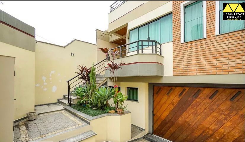 Casa à venda com 3 quartos, 300m² - Foto 1