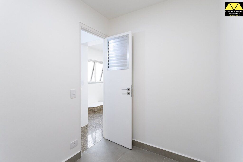 Apartamento à venda com 3 quartos, 175m² - Foto 2