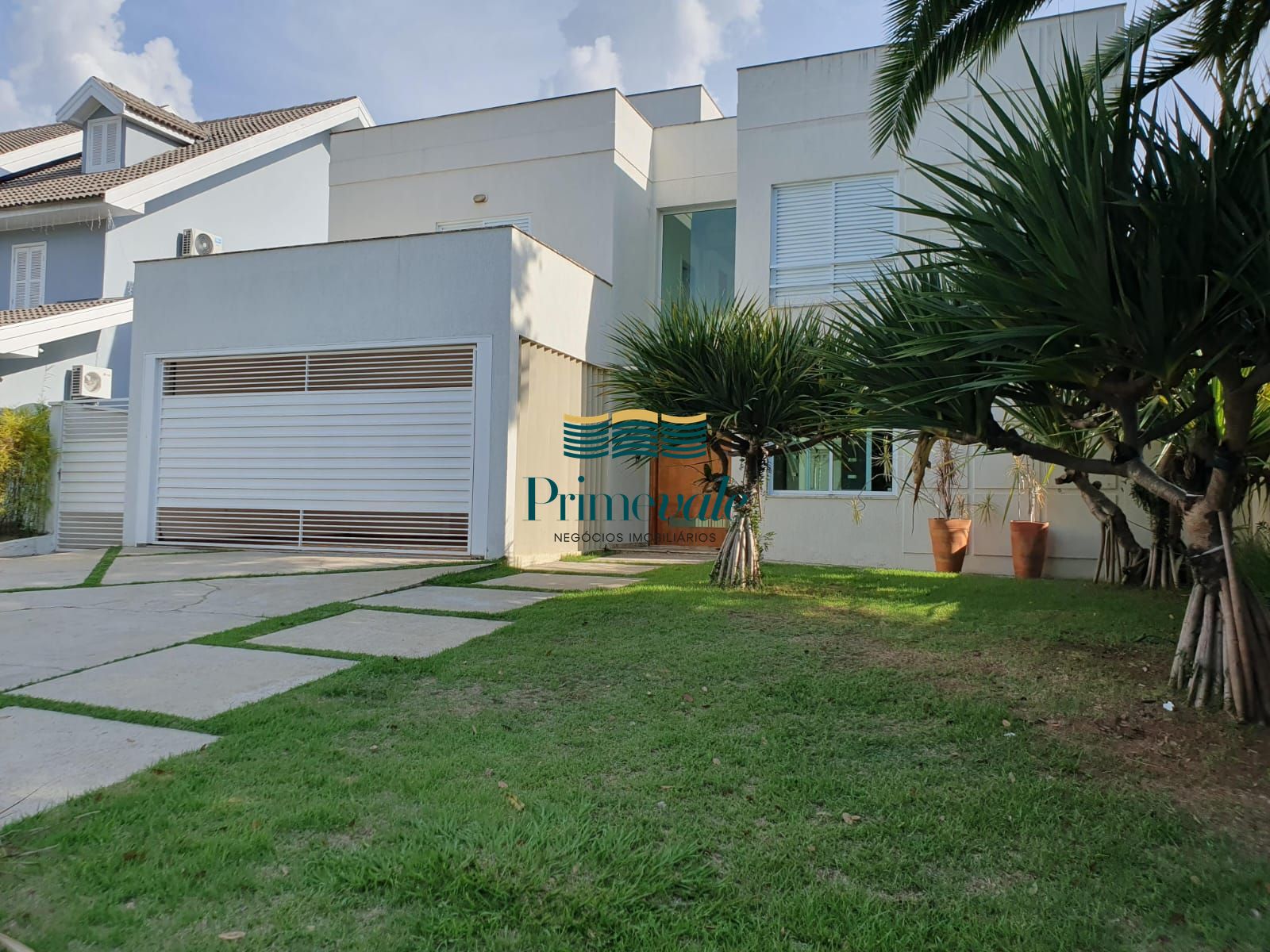 Sobrado, 4 quartos, 330 m² - Foto 1