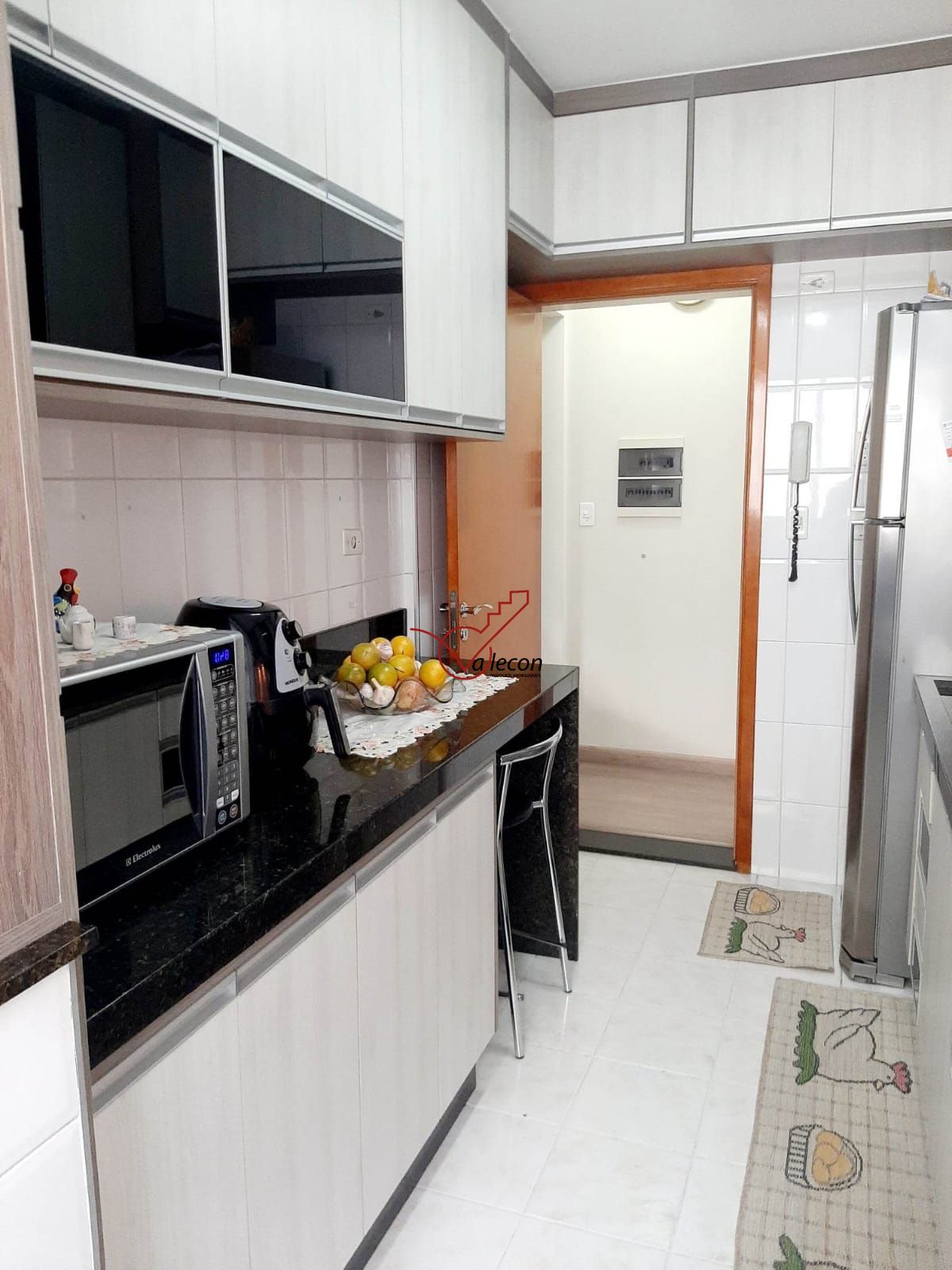 Apartamento à venda com 3 quartos, 75m² - Foto 4