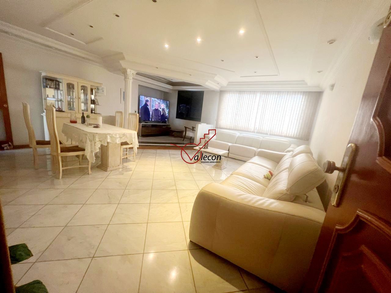 Apartamento à venda com 3 quartos, 146m² - Foto 1