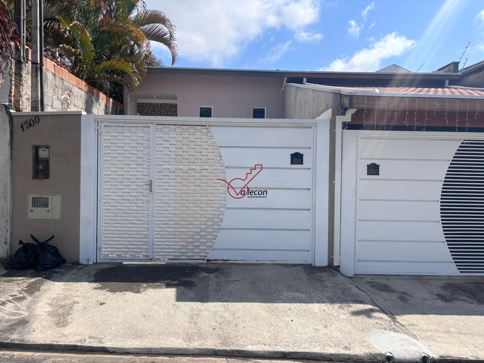 CASA PARA VENDA E LOCAÇÃO EM TAUBATÉ
