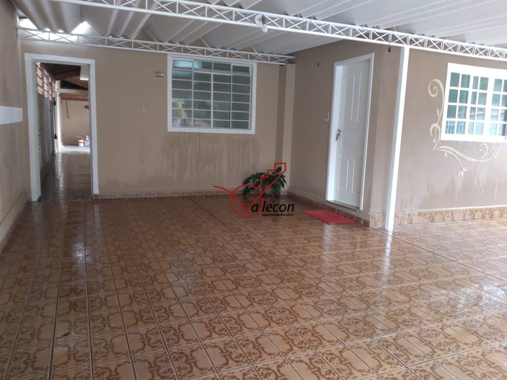 Casa à venda com 3 quartos, 200m² - Foto 1