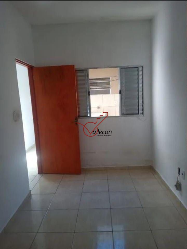 Casa à venda com 2 quartos, 90m² - Foto 2