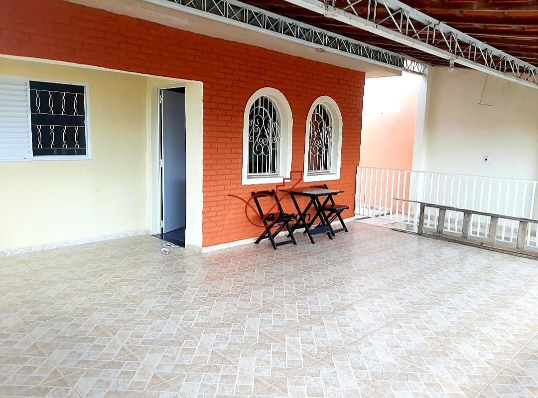 Casa à venda com 5 quartos, 135m² - Foto 1