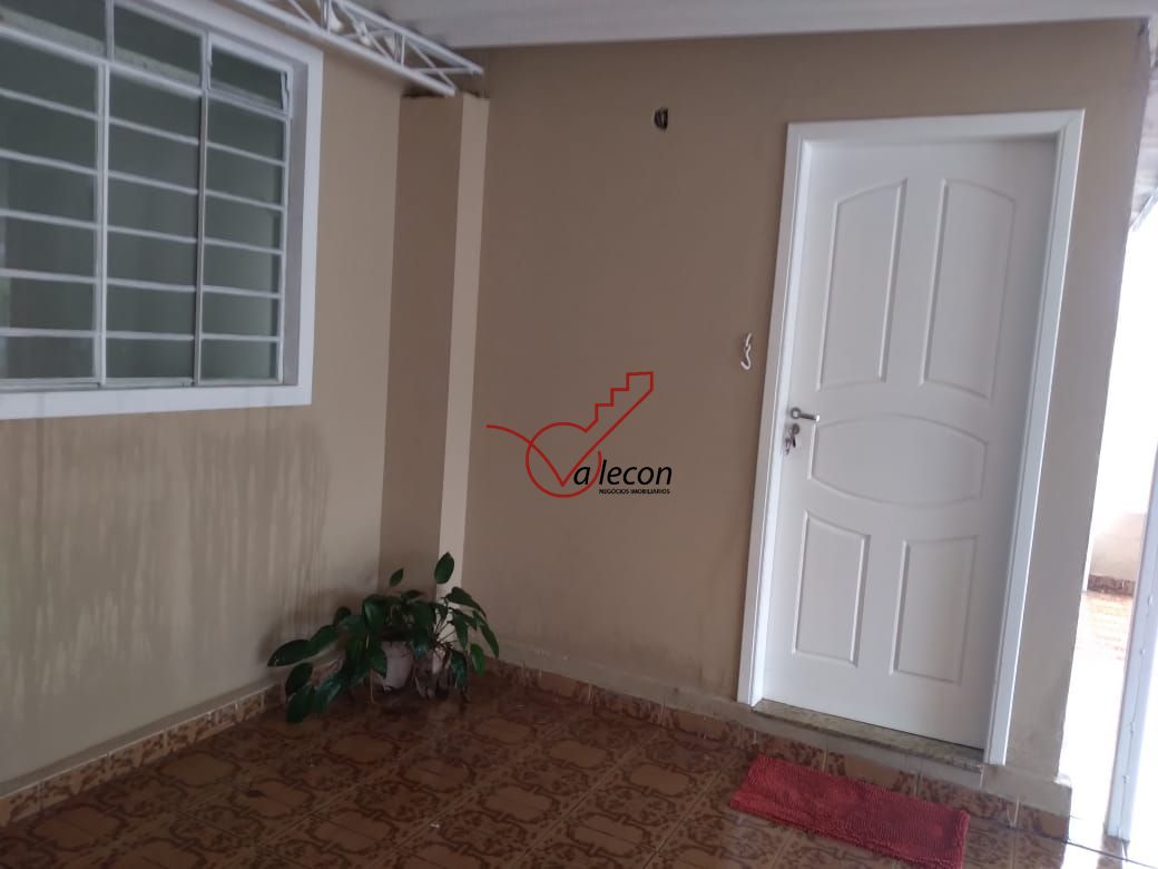 Casa à venda com 3 quartos, 200m² - Foto 2