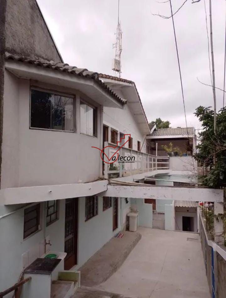 Casa à venda com 3 quartos, 194m² - Foto 1