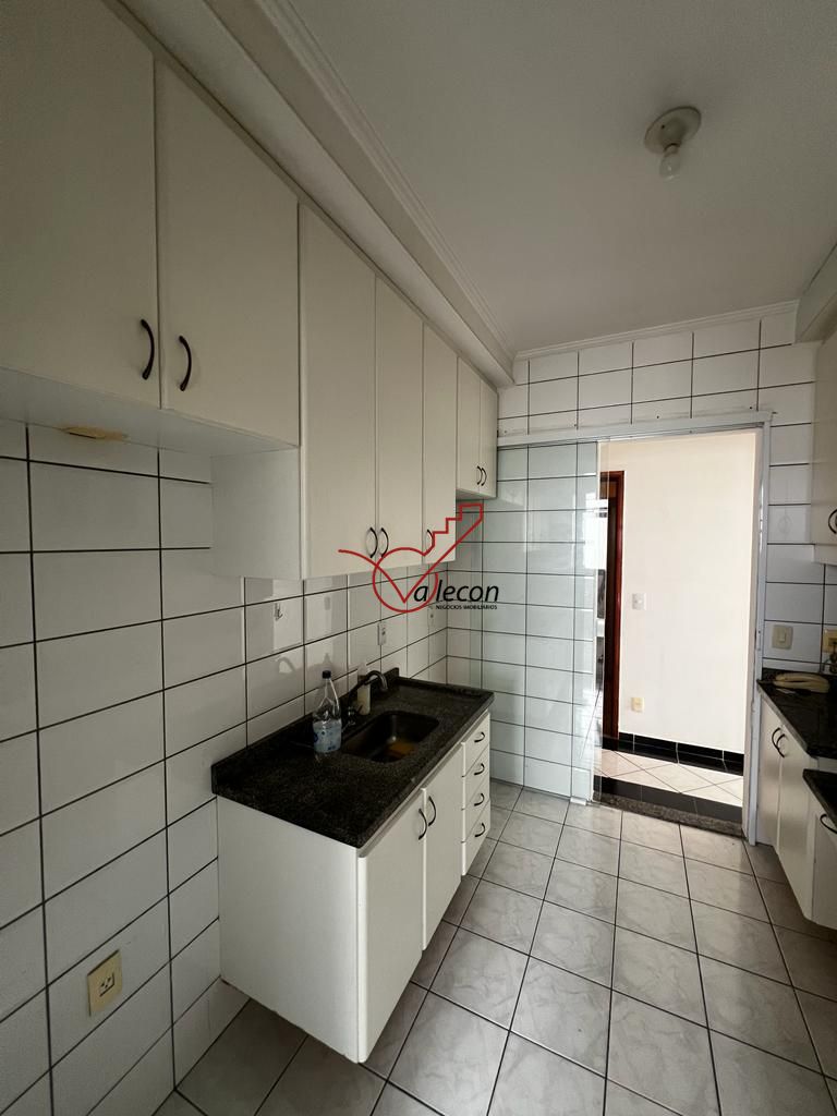 Apartamento para alugar com 3 quartos, 85m² - Foto 2