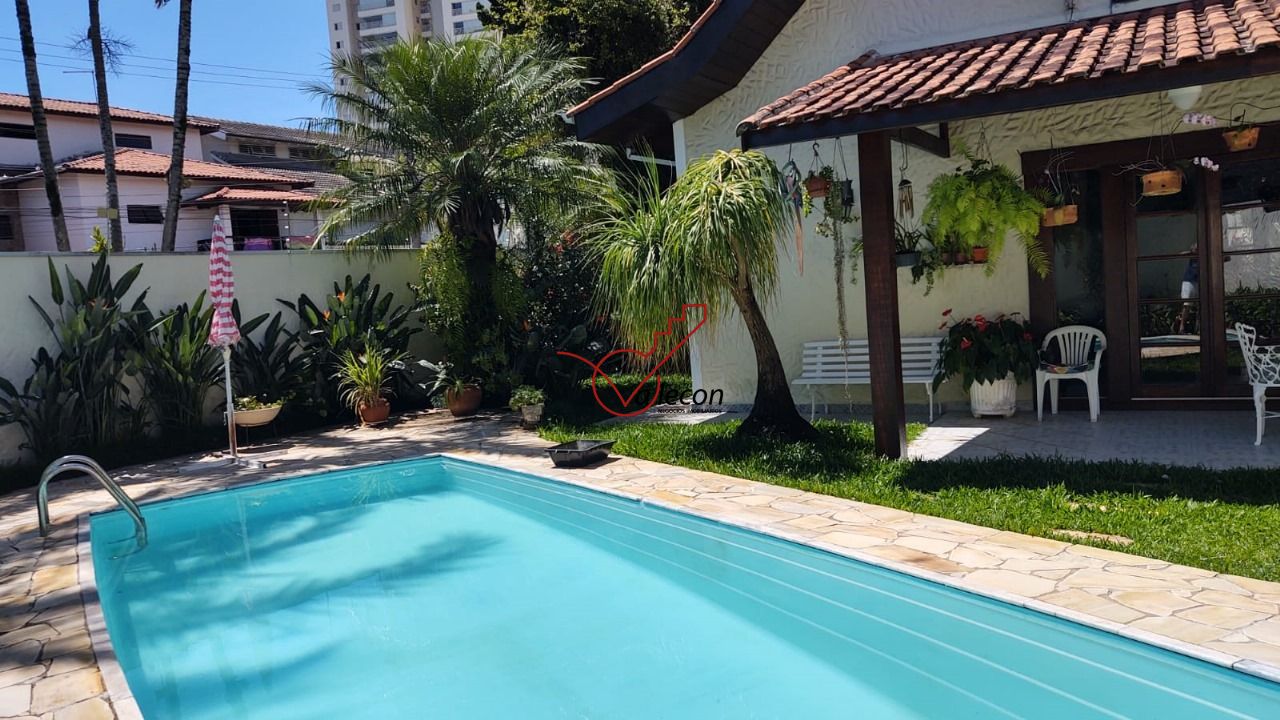 Casa à venda e aluguel com 5 quartos, 335m² - Foto 5