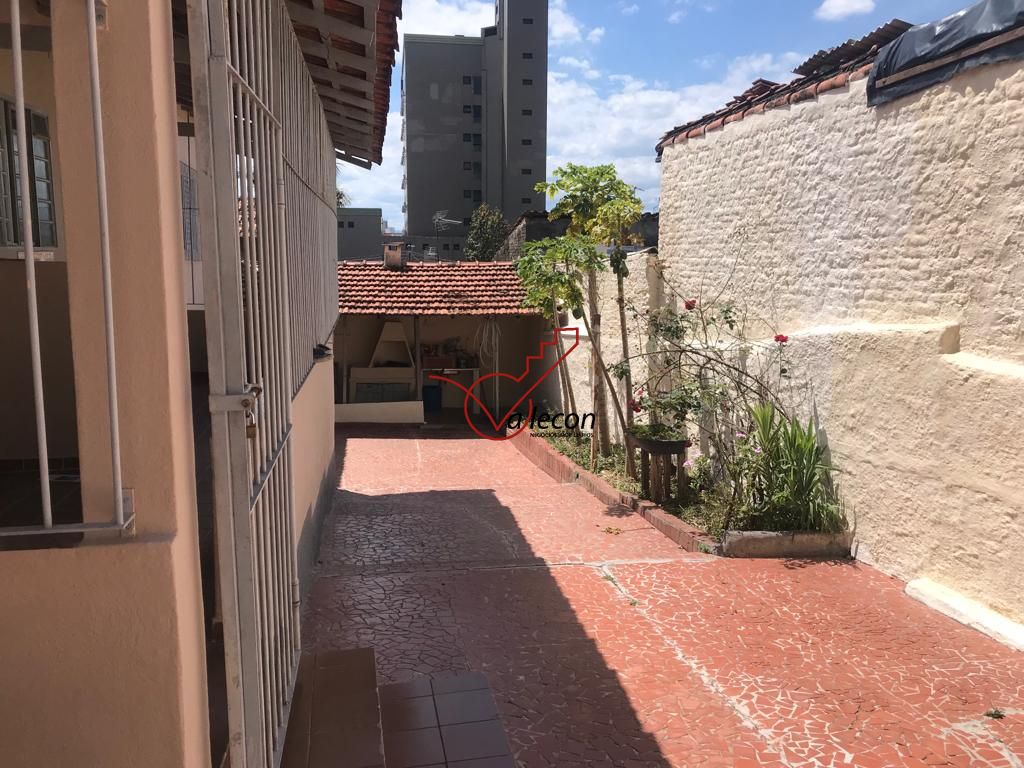 Casa à venda com 6 quartos, 197m² - Foto 3