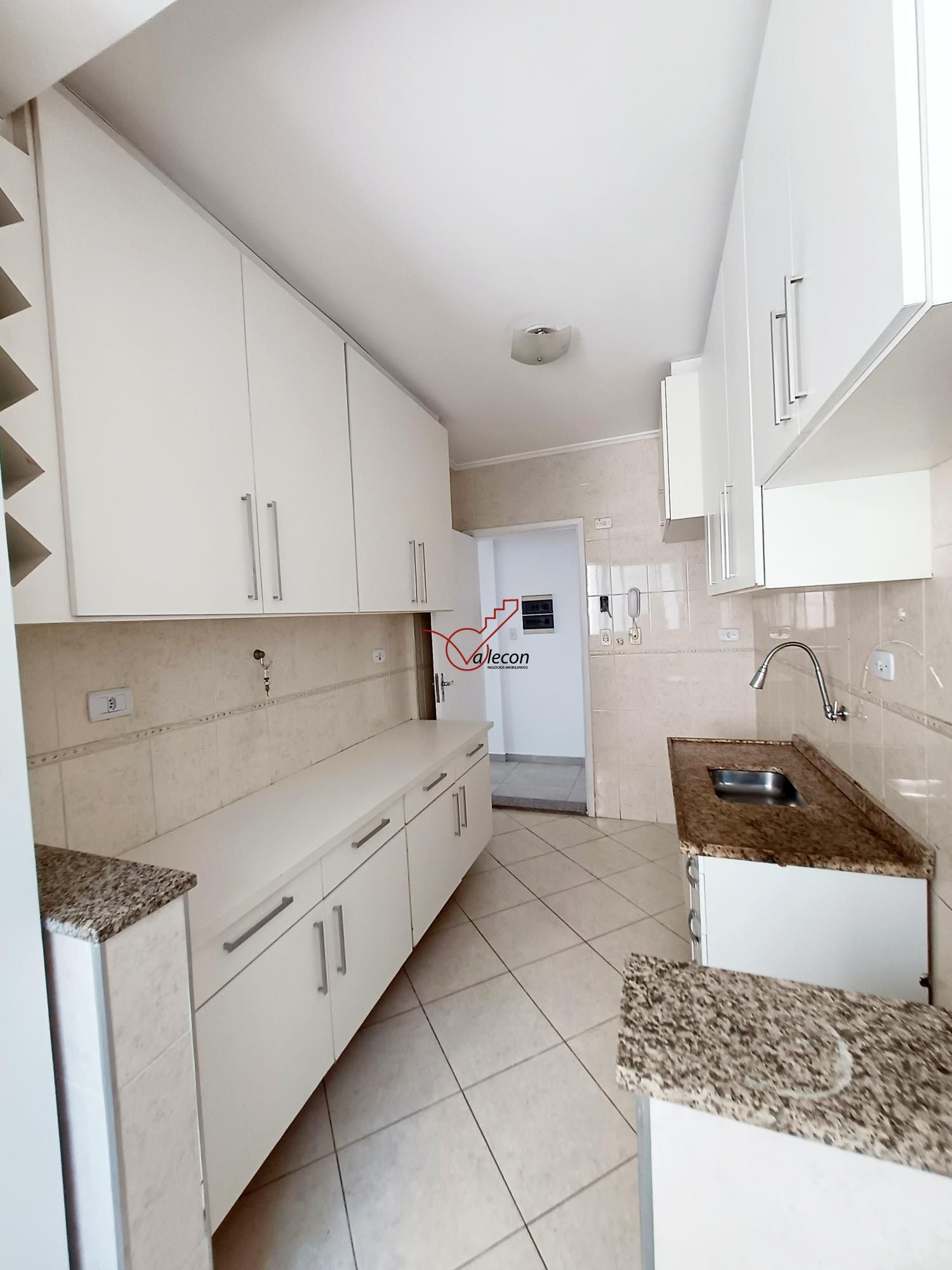 Apartamento à venda com 3 quartos, 75m² - Foto 2