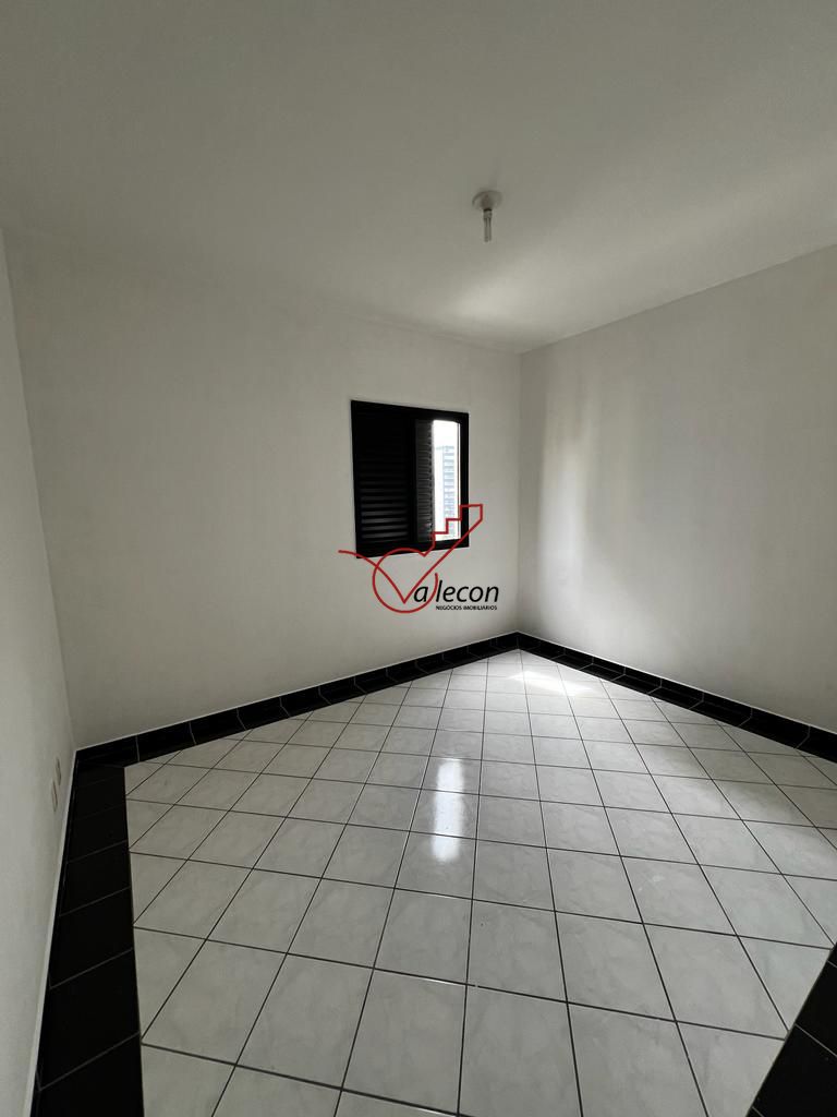 Apartamento para alugar com 3 quartos, 85m² - Foto 13