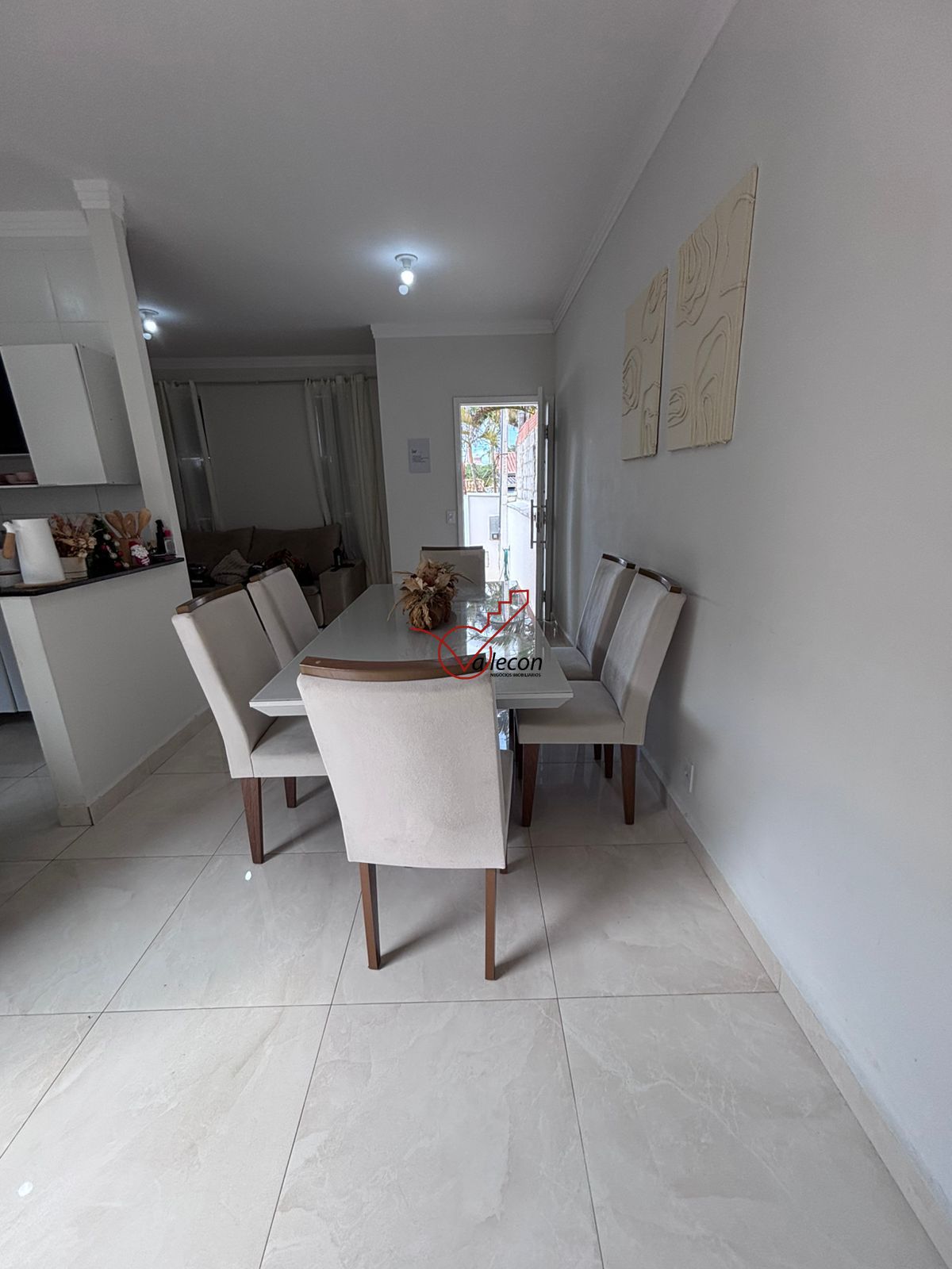Casa à venda e aluguel com 2 quartos, 90m² - Foto 1