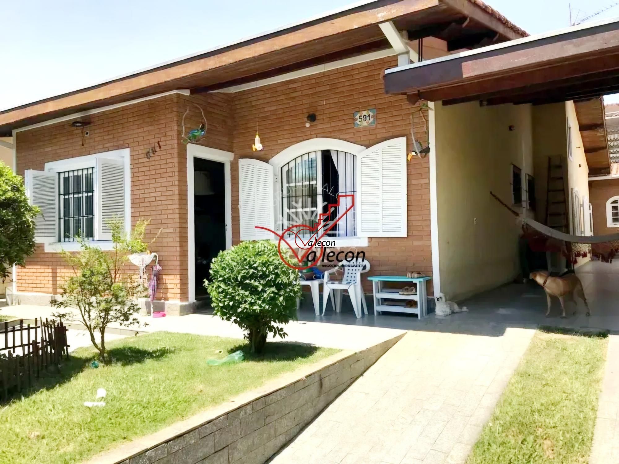 Casa ampla à Venda no bairro Jardim das Indústrias em São José dos Campos.