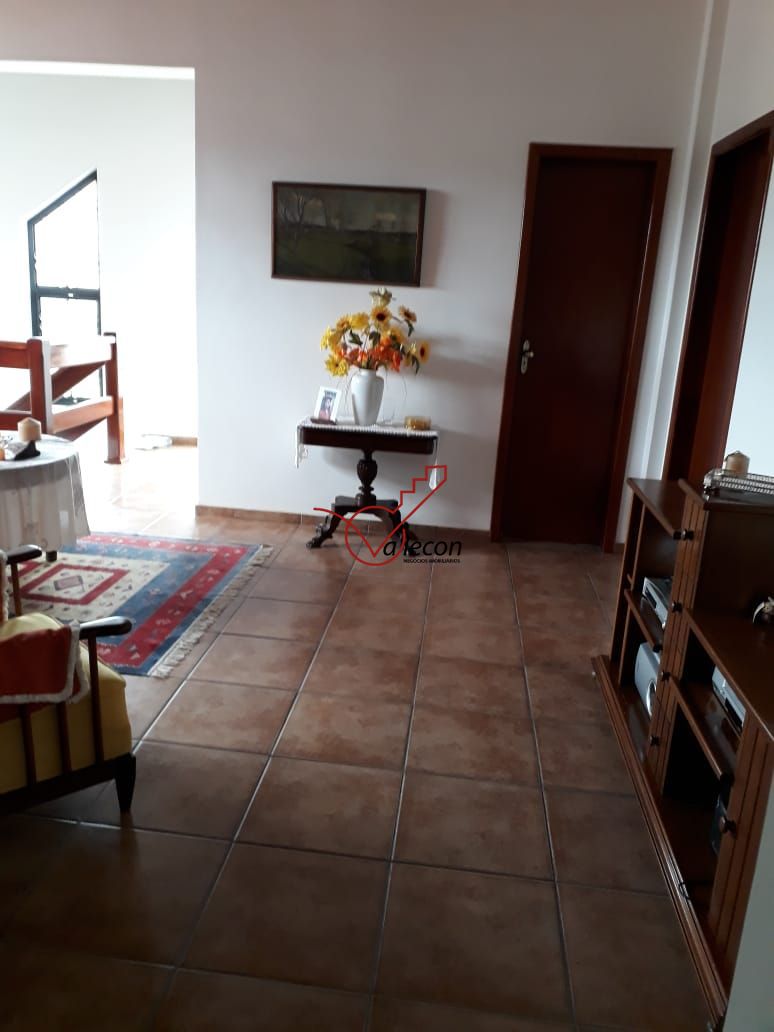 Casa à venda com 3 quartos, 326m² - Foto 10