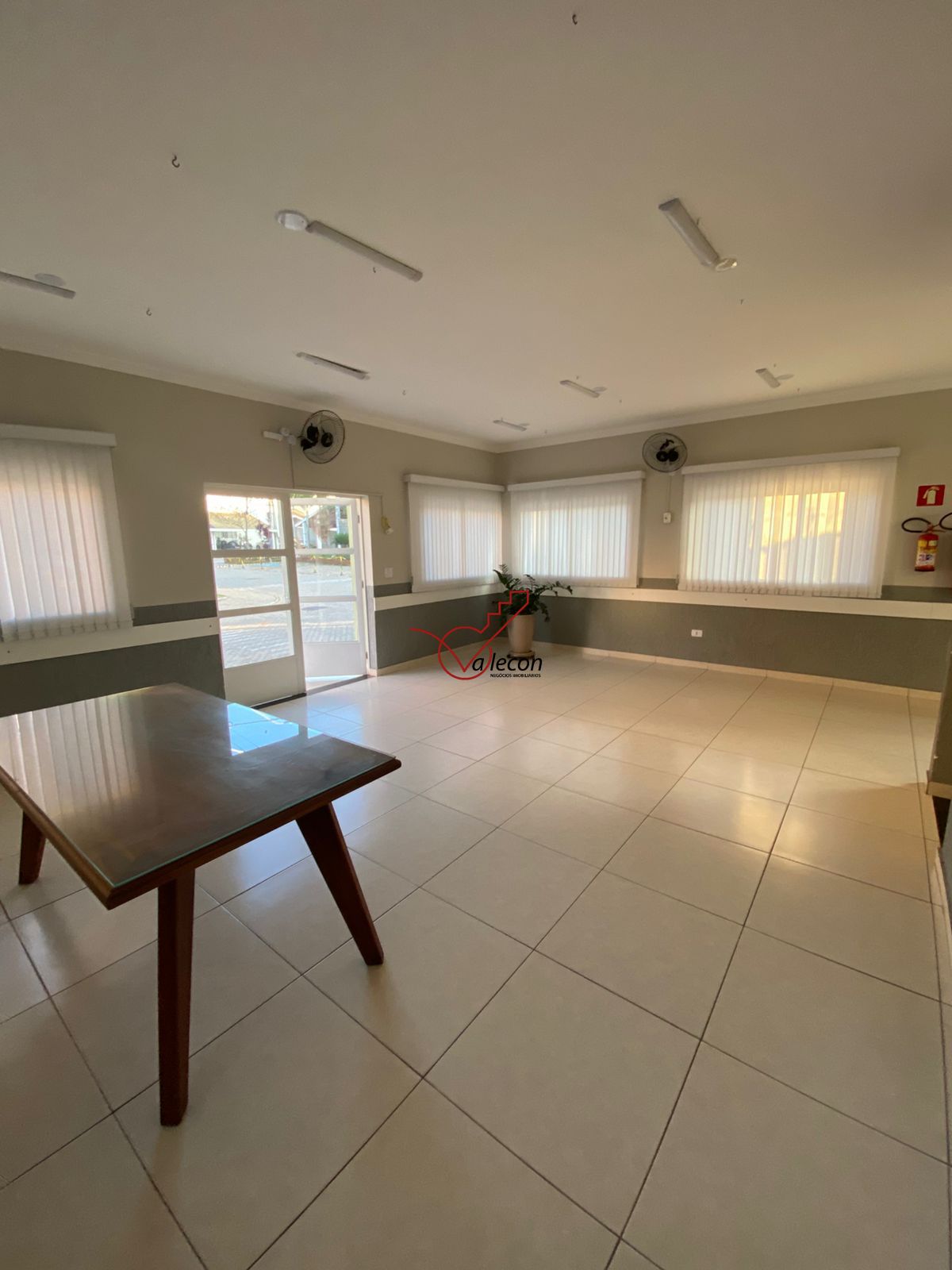 Casa à venda em condomínio fechado – completa e pronta para morar!