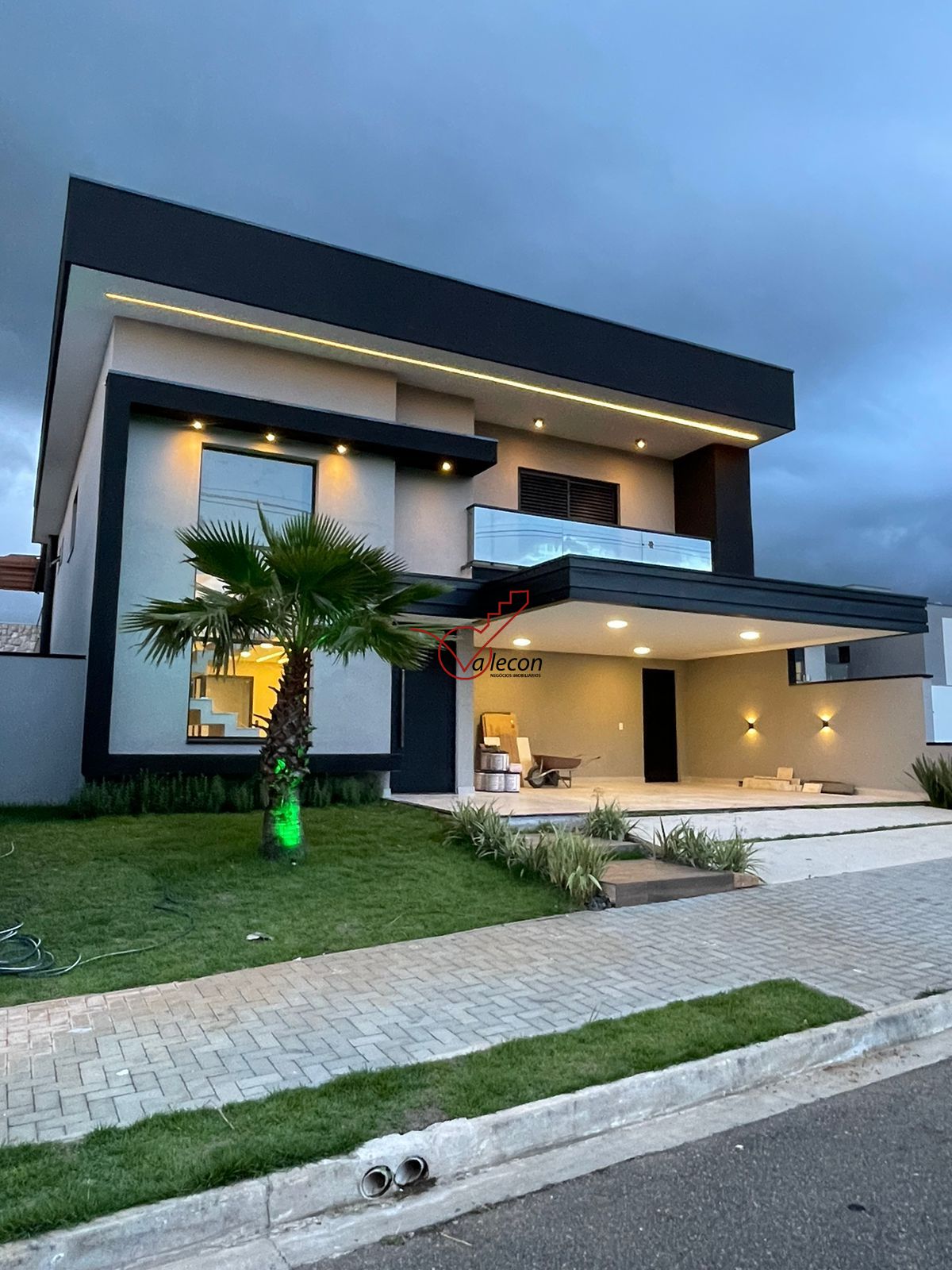 Casa de Condomínio à venda com 3 quartos, 250m² - Foto 1