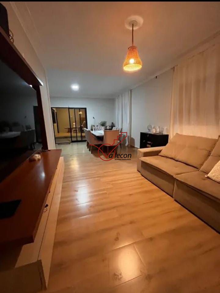 Casa à venda com 3 quartos, 250m² - Foto 1