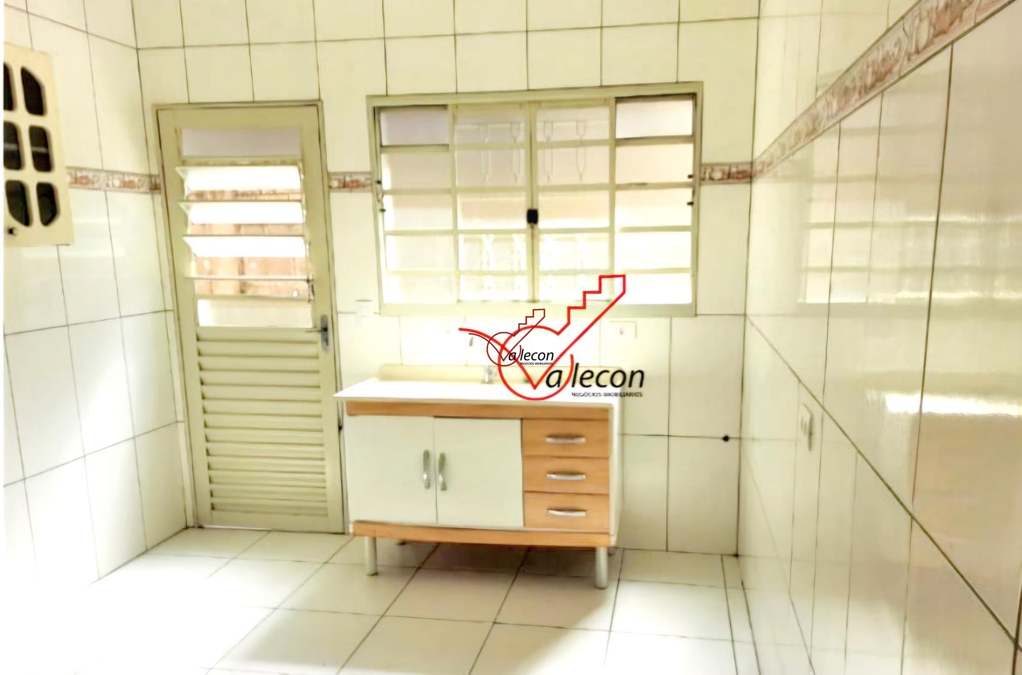 Casa à venda com 2 quartos, 64m² - Foto 1