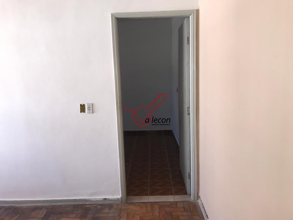 Casa à venda com 6 quartos, 197m² - Foto 27