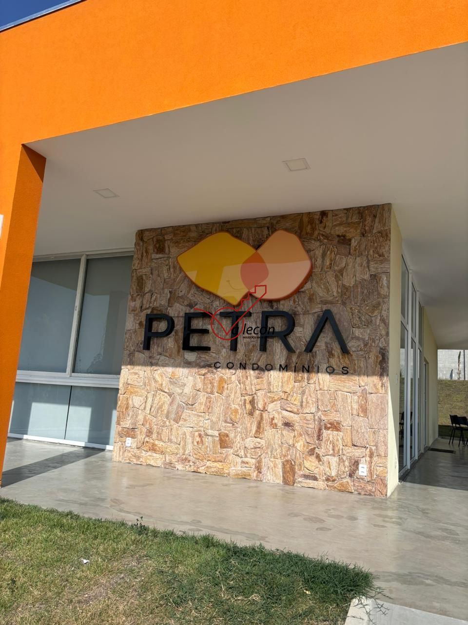 TERRENO EM CONDOMINIO A VENDA - Aceita Permuta com Apto em SJCampos
