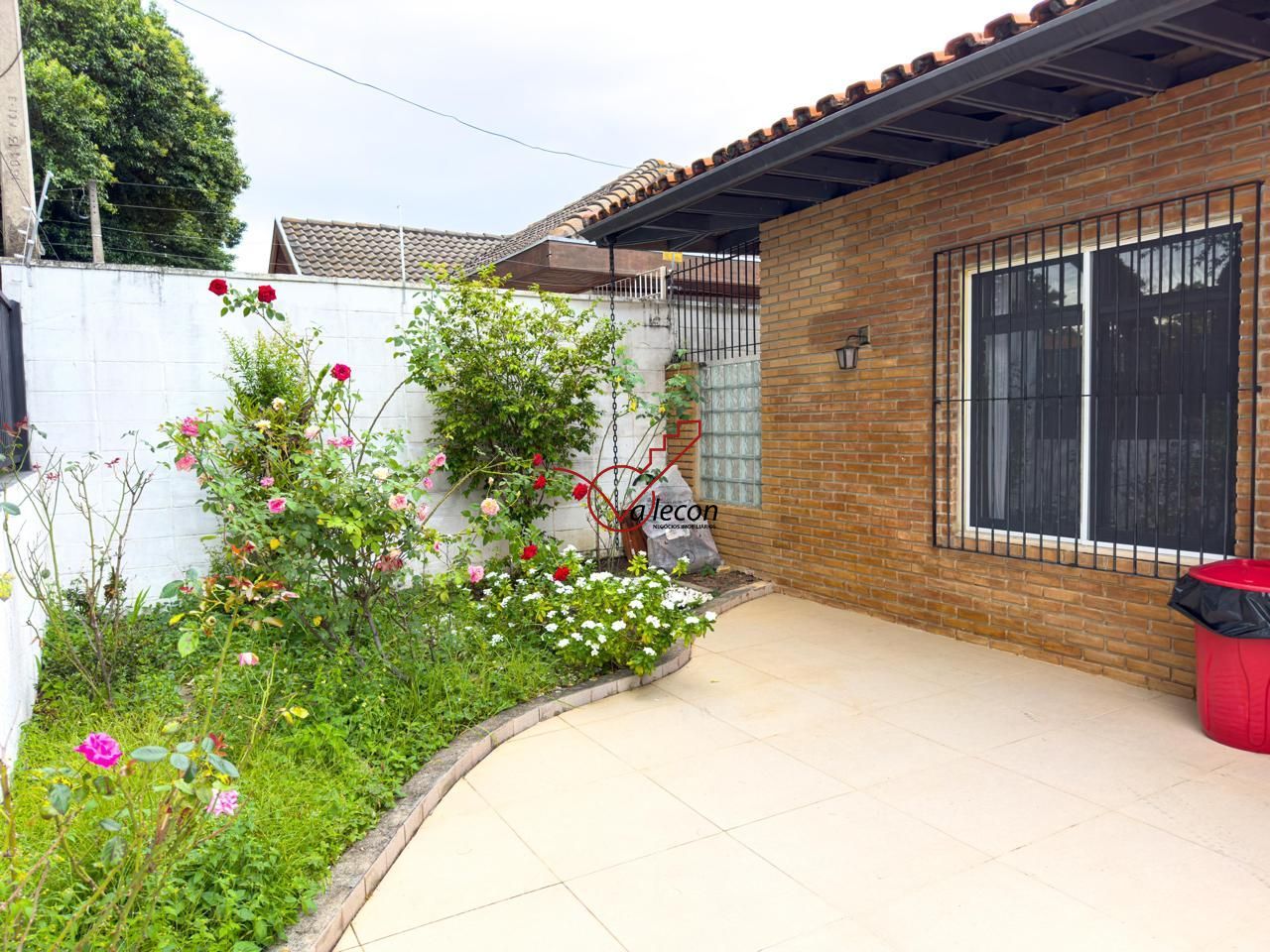 Casa à venda com 3 quartos, 194m² - Foto 2