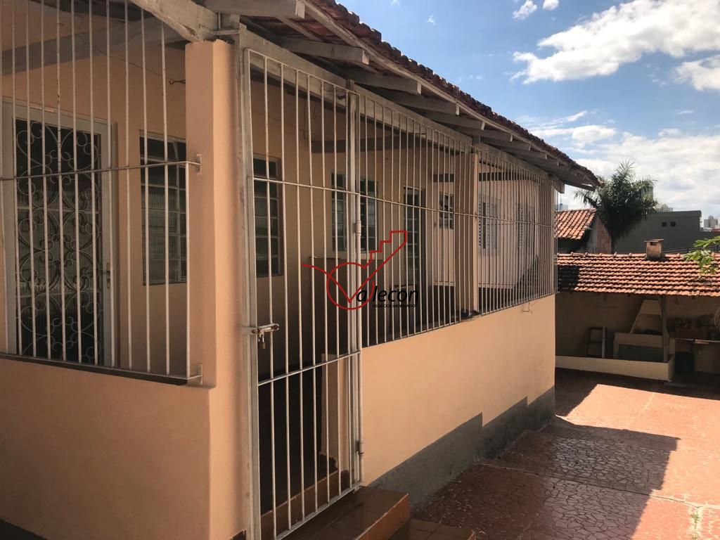 Casa à venda com 6 quartos, 197m² - Foto 5