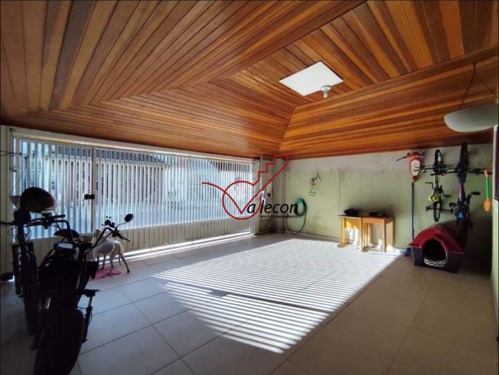 Casa à venda com 2 quartos, 163m² - Foto 2