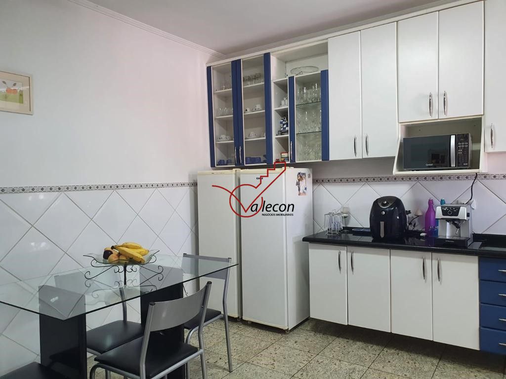 Casa à venda com 3 quartos, 237m² - Foto 11