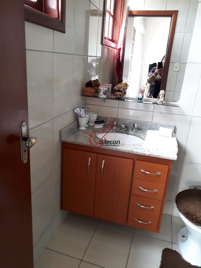 Casa à venda com 3 quartos, 326m² - Foto 16