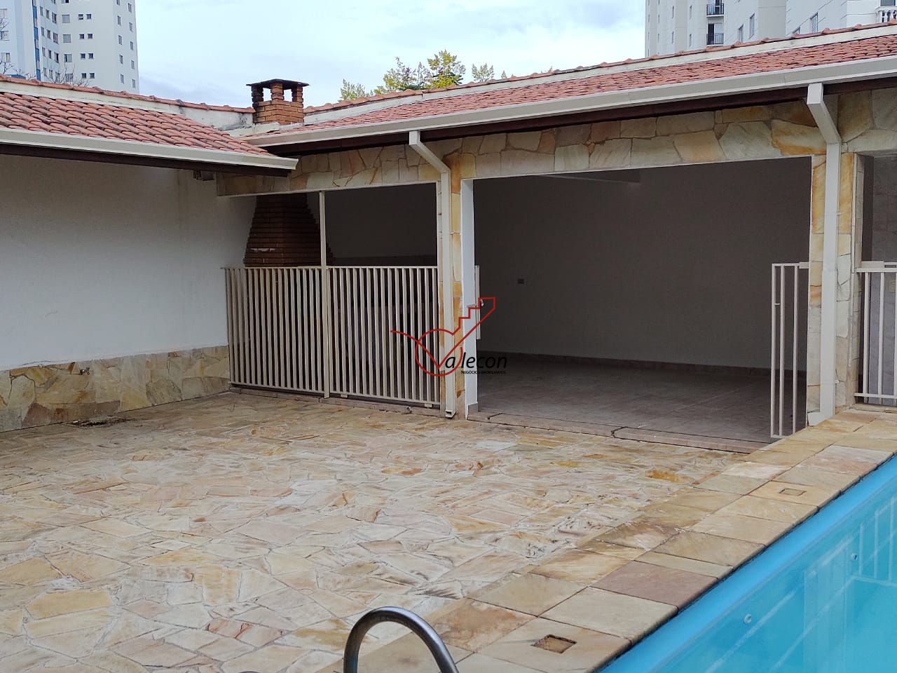 Sobrado à venda com 4 quartos, 326m² - Foto 2