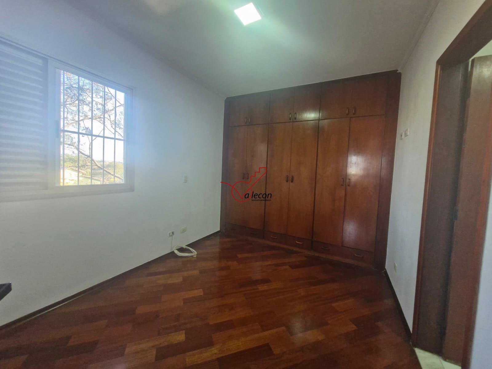 Apartamento à venda com 3 quartos, 81m² - Foto 2