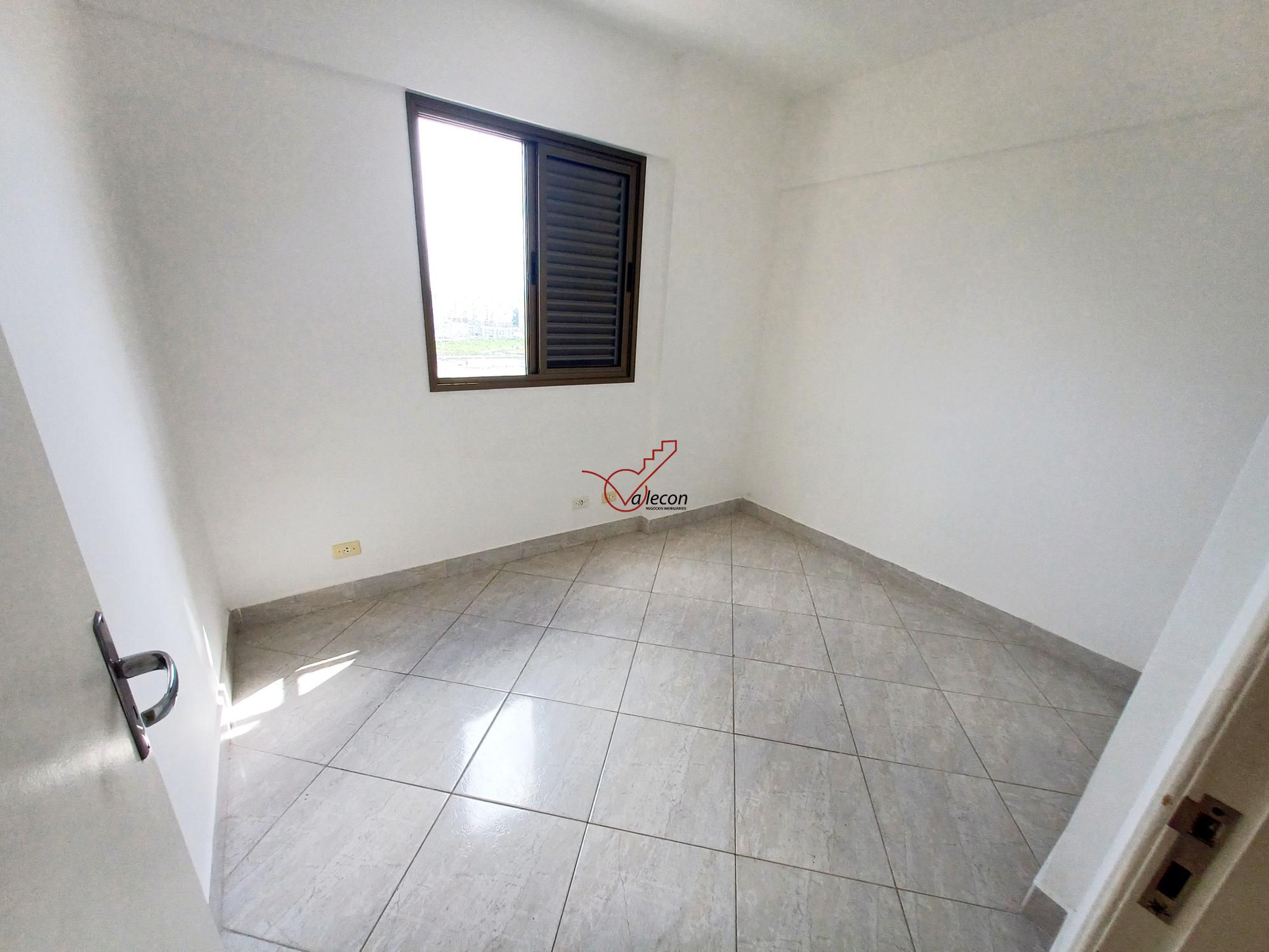 Apartamento para alugar com 2 quartos, 65m² - Foto 13