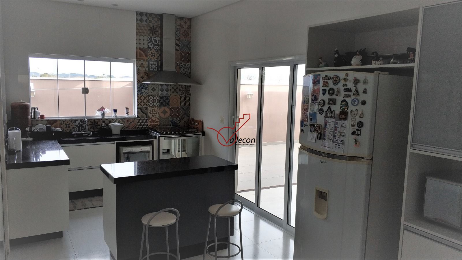 Casa de Condomínio à venda com 4 quartos, 300m² - Foto 4