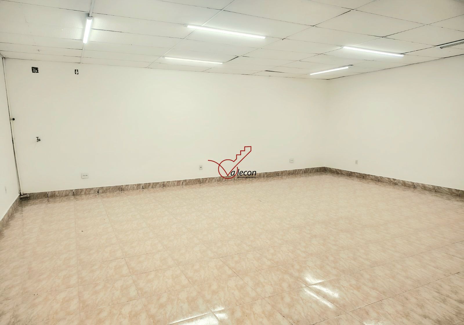 Sala Comercial - 55m2 -  para Locação no Parque Residencial Aquarius em São Jose