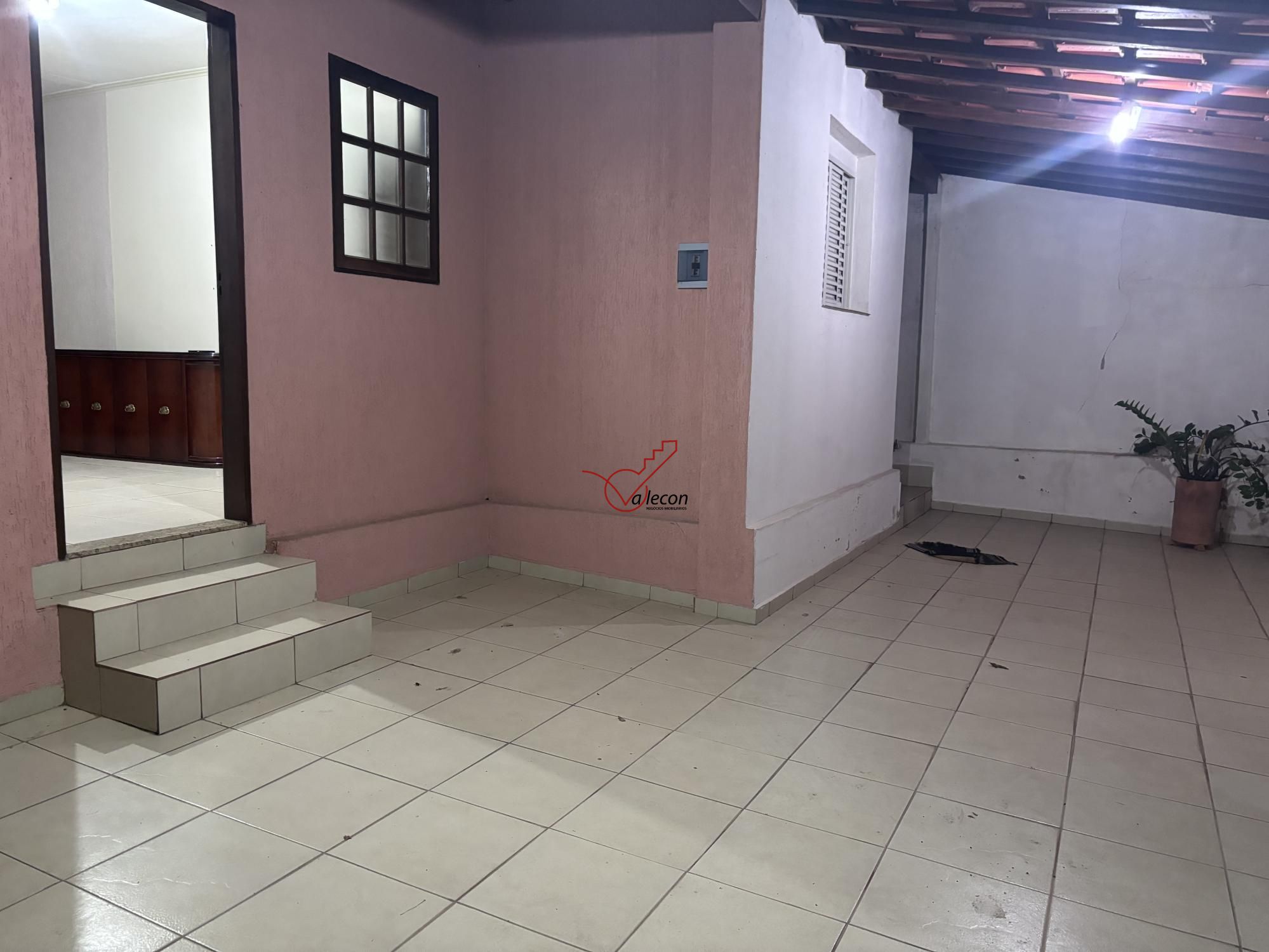 Casa à venda com 4 quartos, 216m² - Foto 2