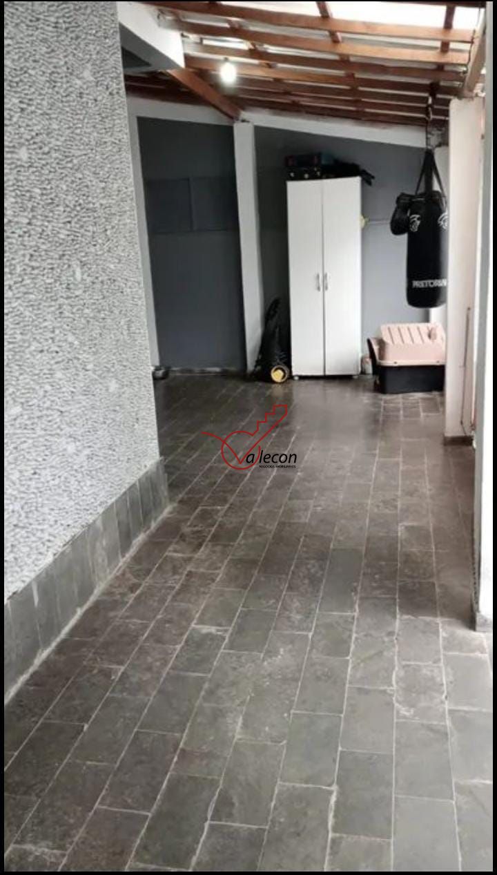 Casa à venda com 3 quartos, 250m² - Foto 14