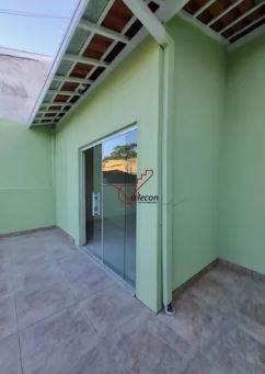 Casa à venda com 2 quartos, 55m² - Foto 1