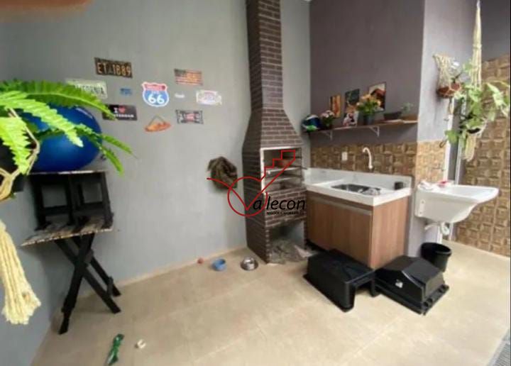 Casa à venda com 2 quartos, 80m² - Foto 2