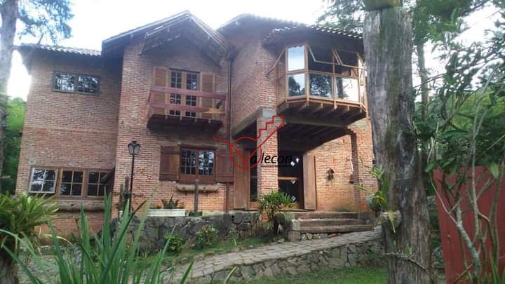 CHÁCARA MARAVILHOSA em SANTO ANTÔNIO DO PINHAL - 2 dorms, 2500 m²