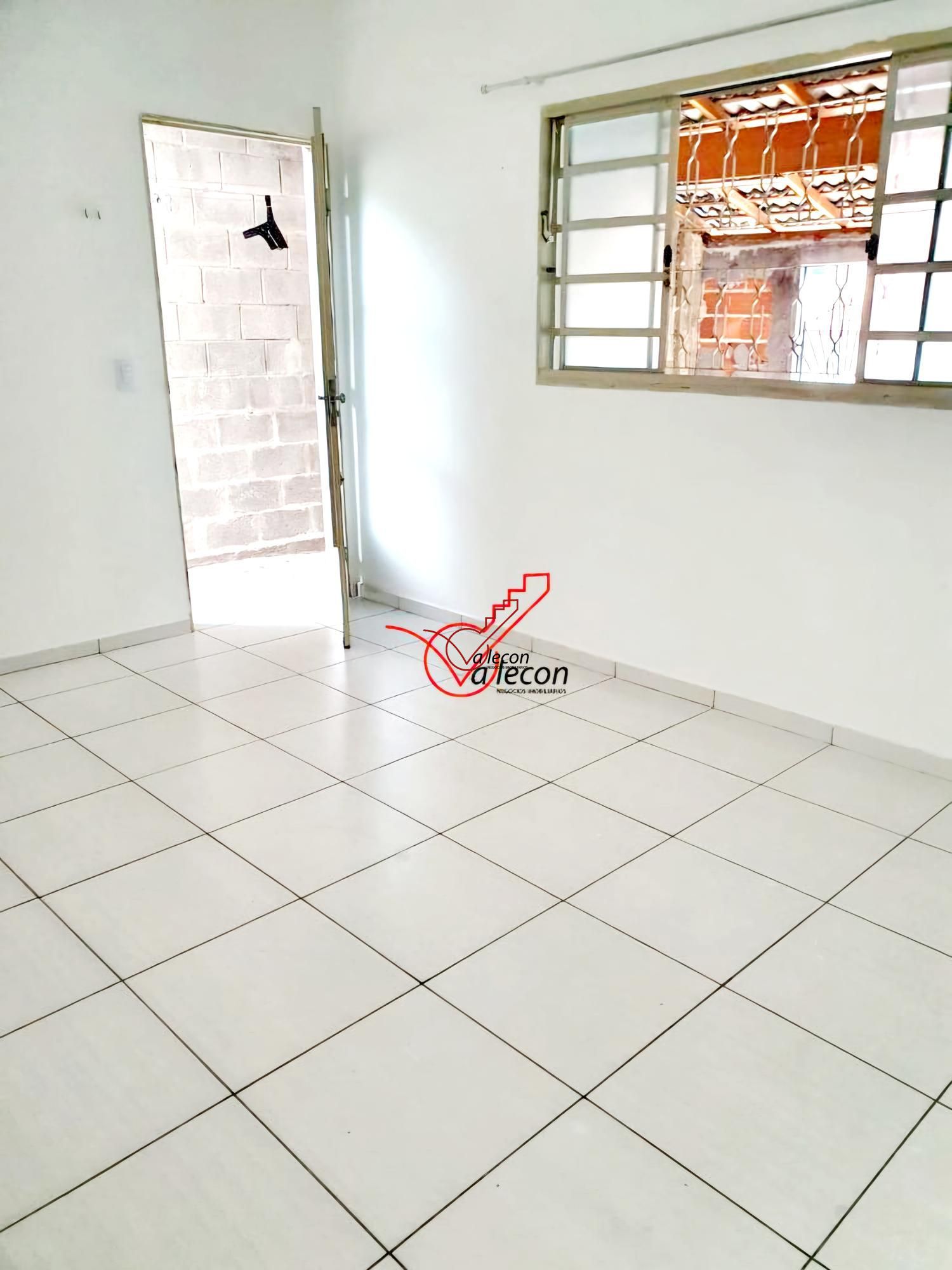 Casa à venda com 2 quartos, 64m² - Foto 2