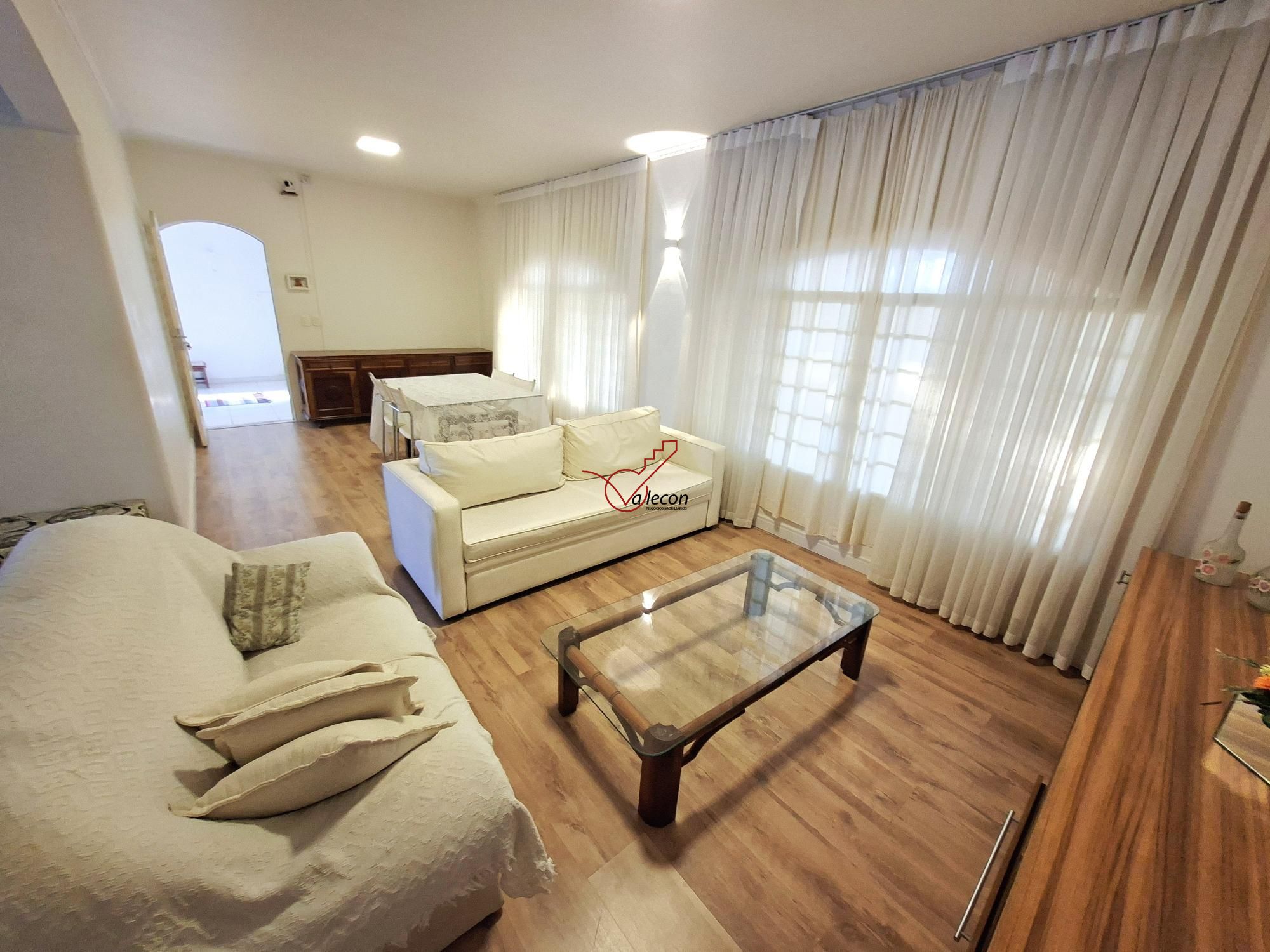 Casa, 5 quartos, 215 m² - Foto 1