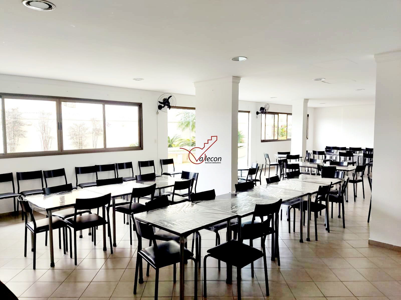 Apartamento para alugar com 2 quartos, 65m² - Foto 23