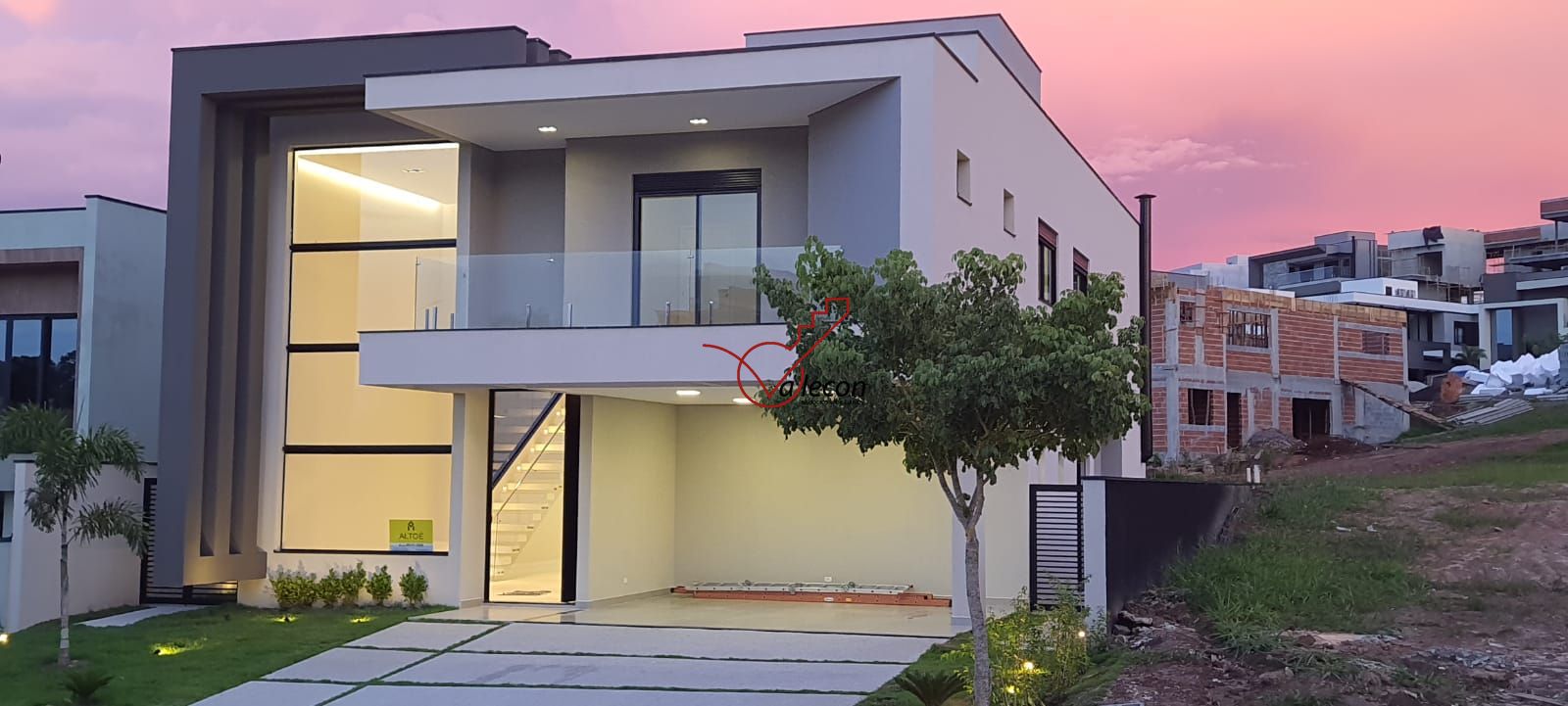 Casa à venda e aluguel com 5 quartos, 430m² - Foto 2