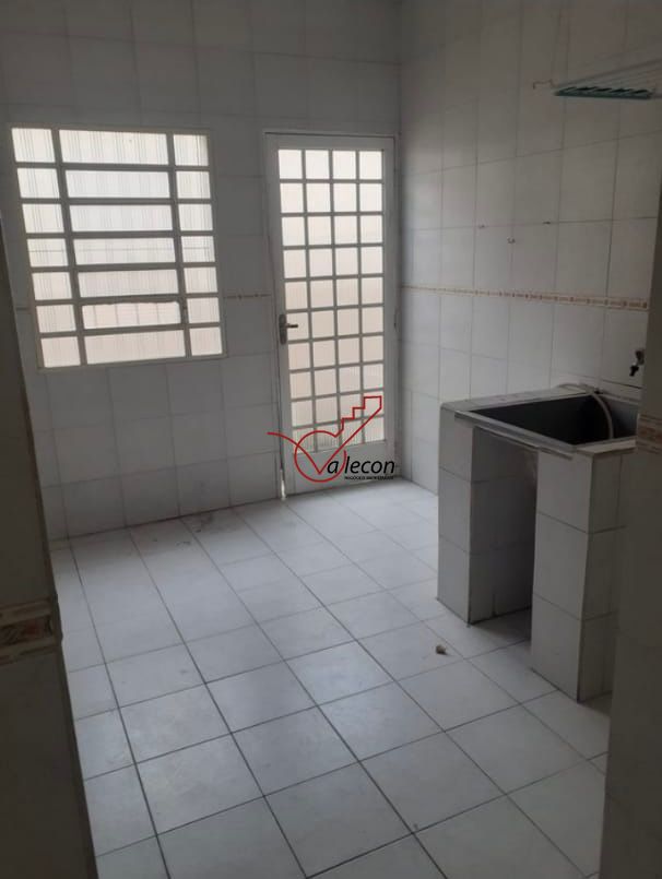 Casa à venda com 5 quartos, 217m² - Foto 2