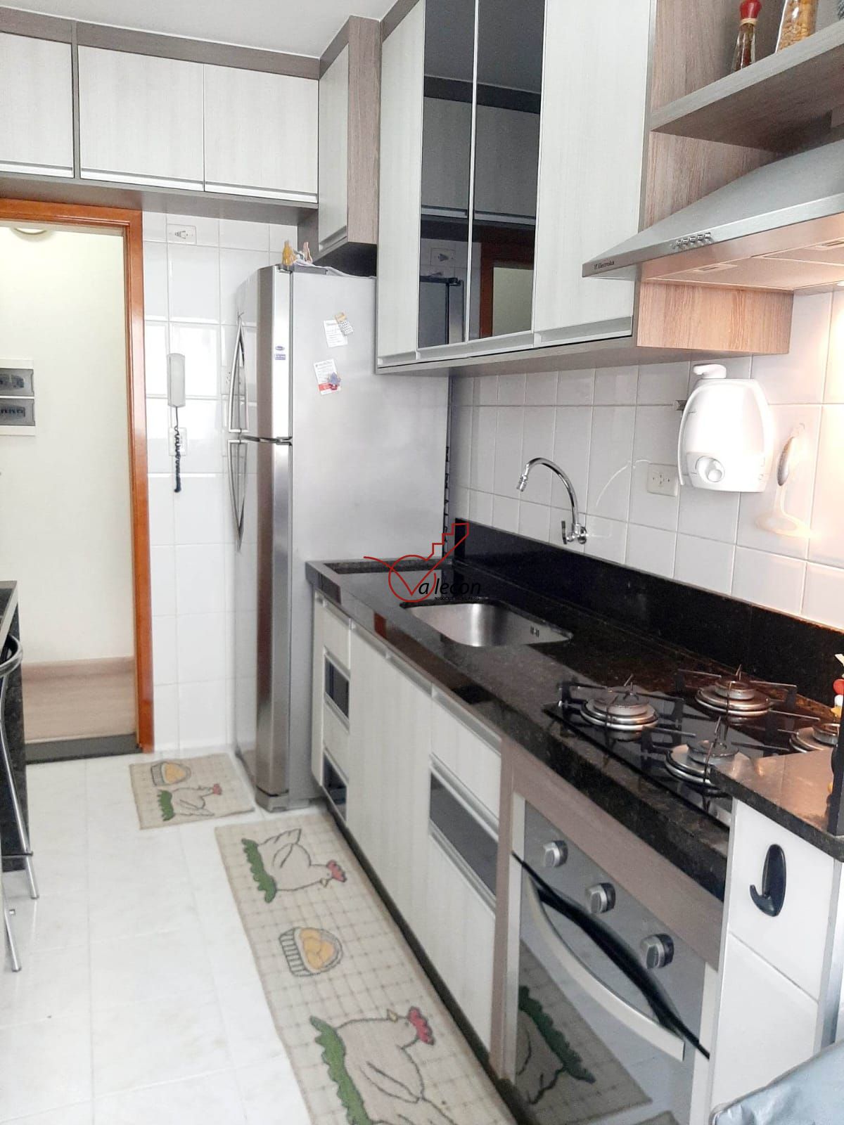 Apartamento à venda com 3 quartos, 75m² - Foto 2