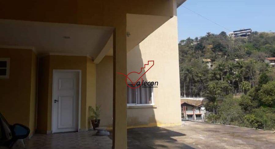 Sobrado à venda com 7 quartos, 290m² - Foto 1