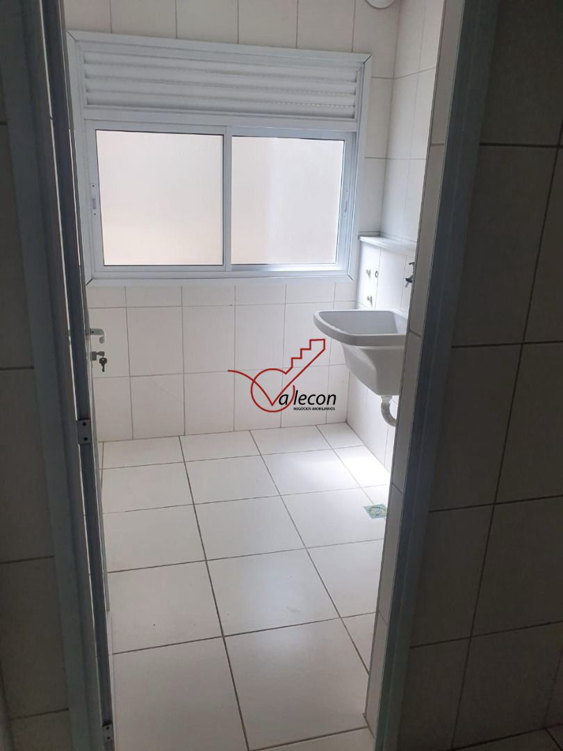 Apartamento à venda com 3 quartos, 76m² - Foto 2