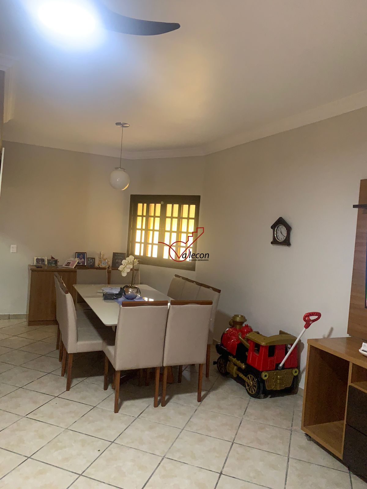 Casa à venda com 3 quartos, 220m² - Foto 3